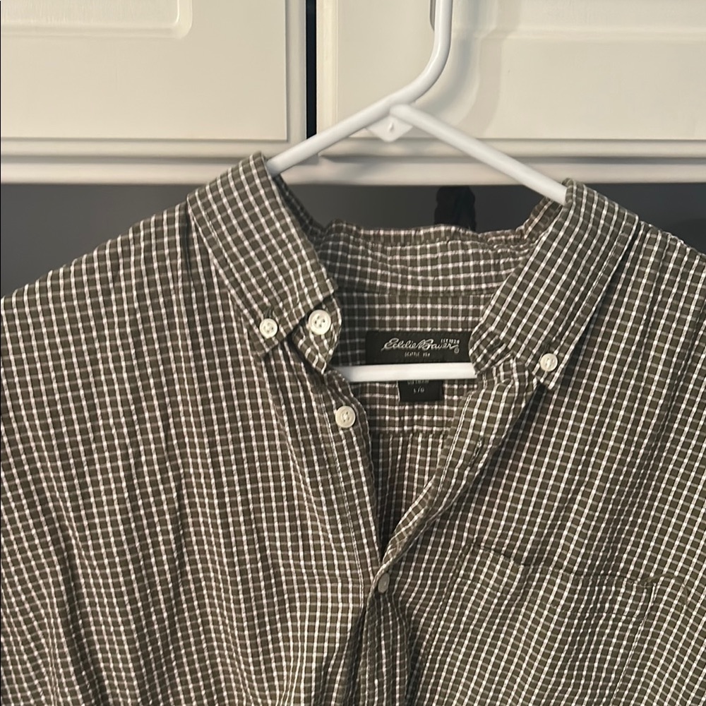 Button-down short, sleeved, seersucker shirt